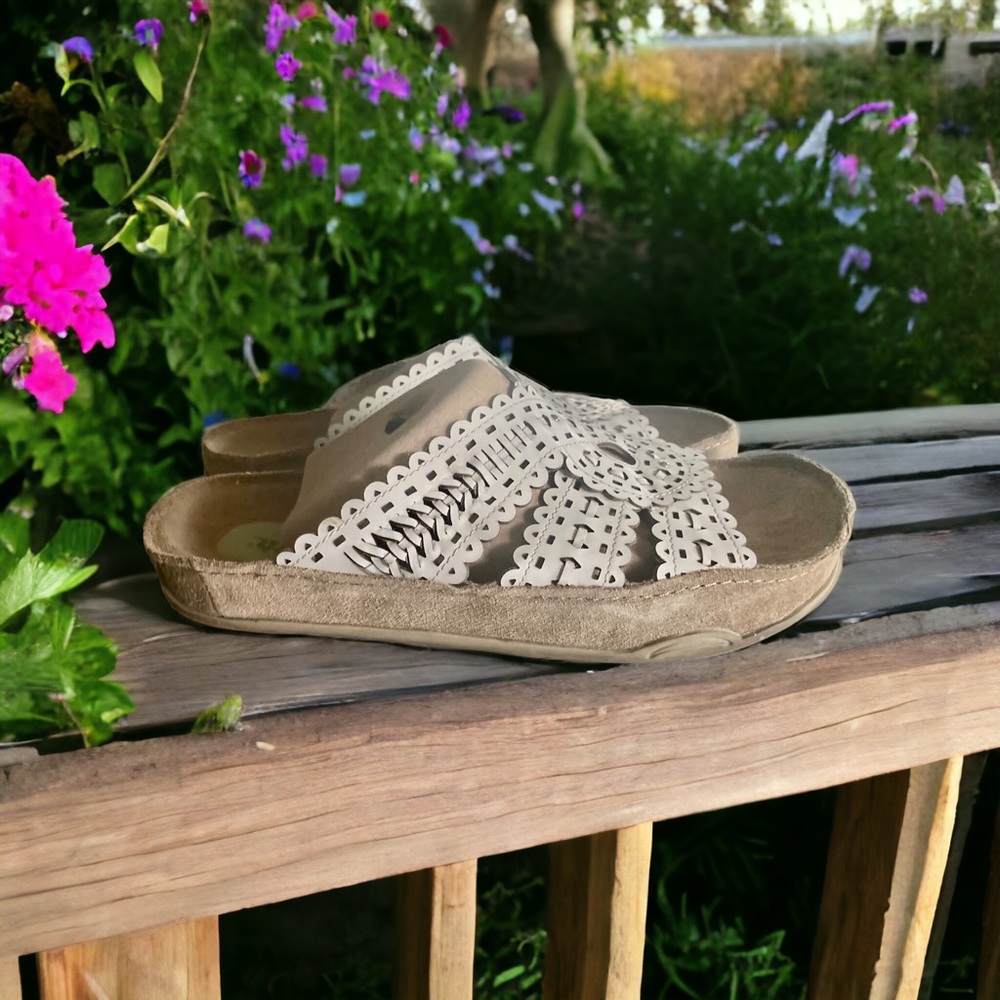 12M Earth Sandals White Leather